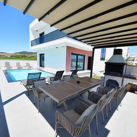 Lavea Villa *